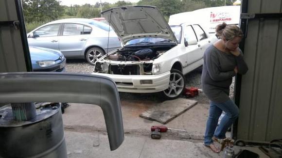 27082011283

car lookin sorry for itself waitin on painted parts