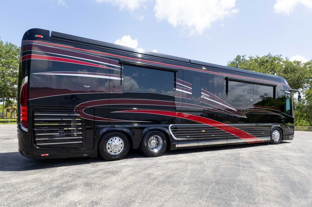 2019 Newell P50 •Quad Slide •Bath+Half •Cummins 605hp for Sale in