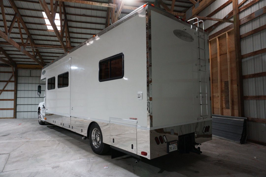 Used 2005 38' Renegade Classic Motorhome for Sale in MARENGO, IL