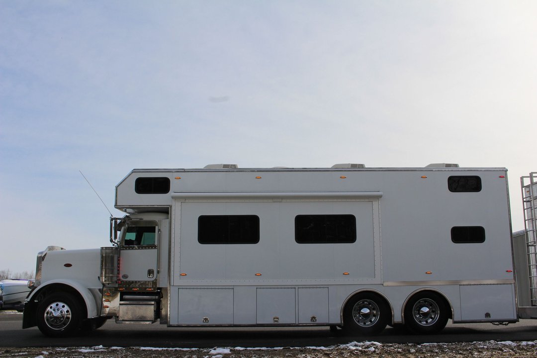 2012 S&S 25' TOTERHOME & 38' LIFTGATE TRAILER for Sale in Paducah, KY