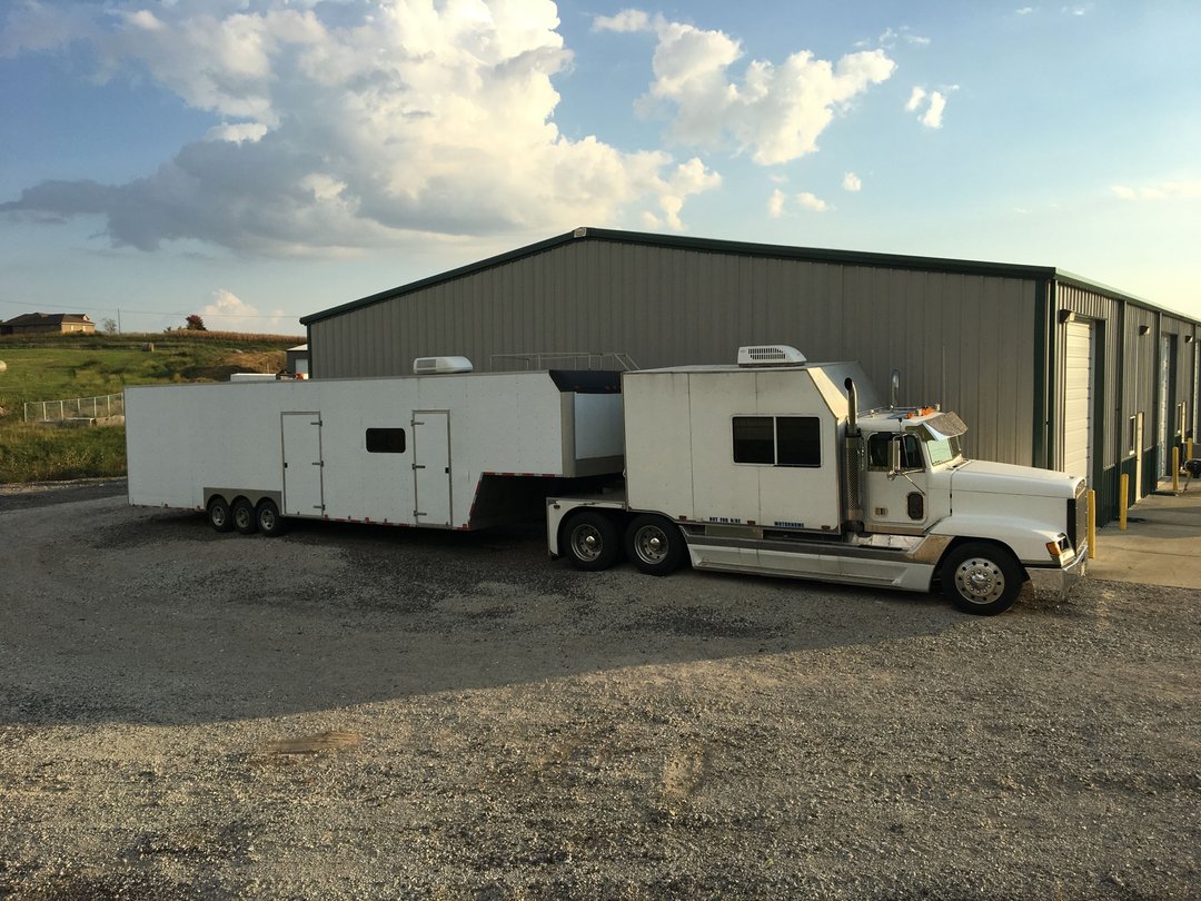 1992 Freightliner toterhome and 44’ encloses traile for Sale in