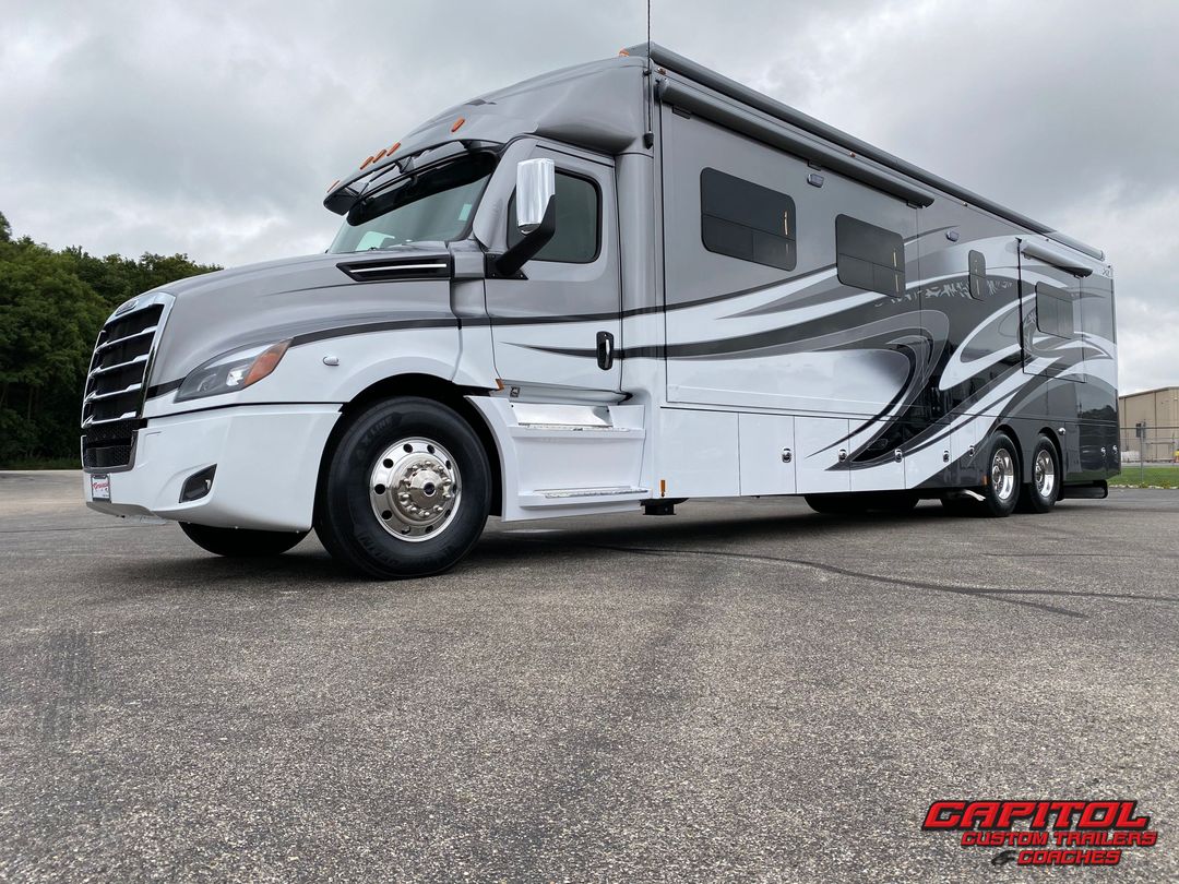 2023 RENEGADE XL MOTOR COACH 45' BUNK MODEL for Sale in BELTSVILLE, MD