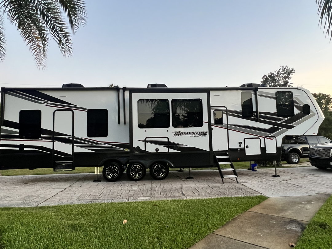 2022 Grand Design Momentum 5th wheel toy hauler for Sale in CLEARWATER
