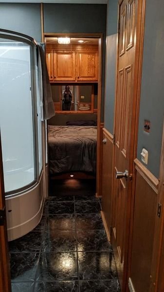 2005 RENEGADE TANDEM AXLE MOTORHOME for Sale $129,995