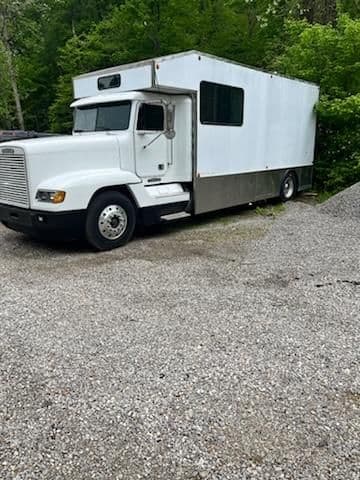 Freightlner Toterhome 1995 runs and drives great