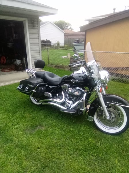 Drastically Reduced 2013 Harley Davidson RoadKing Classic   for Sale $11,500 