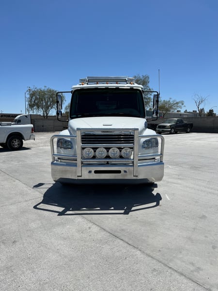 Clean 2007 Frieghtliner Sport Chassis   for Sale $85,000 