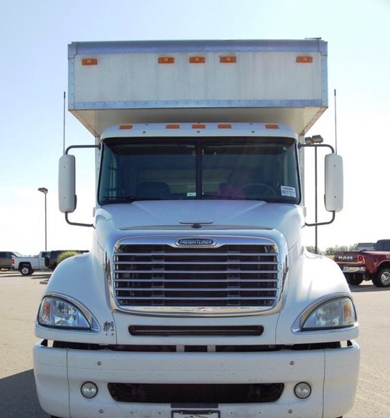 2008 Freightliner 14’ Titan Toterhome for Sale $89,990