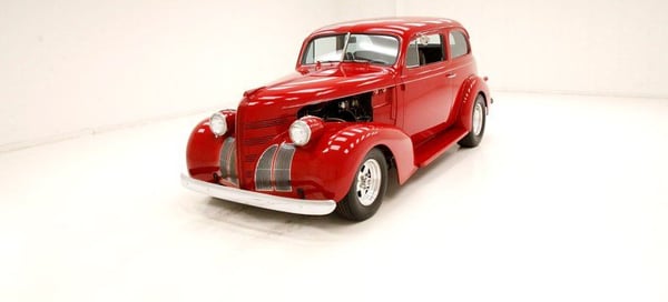 1939 Pontiac Deluxe Sedan