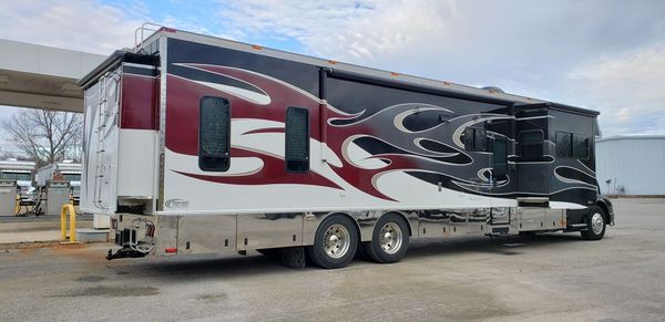 2009 Renegade 45' 3-Slide Motorhome/Toterhome