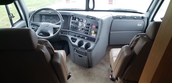 2005 Haulmark 42' Motorhome Toterhome Mercedes 450HP 2-Slide