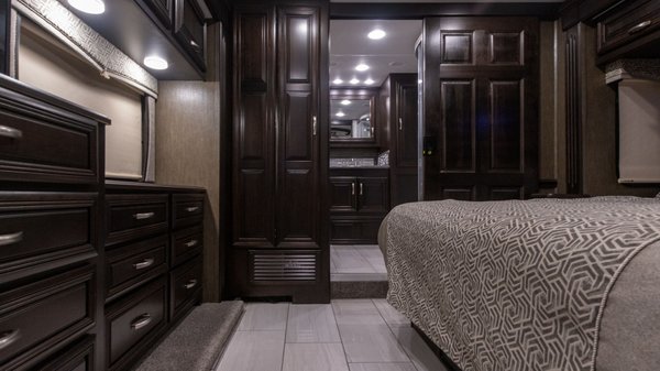Used 2019 Berkshire XL 40D Class A Diesel Pusher Motorhome R