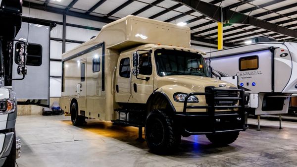 Used 2018 ShowHauler Custom 20-FL Freightliner M2