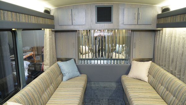 Executive Motor Coach 40’ MCI Immaculate