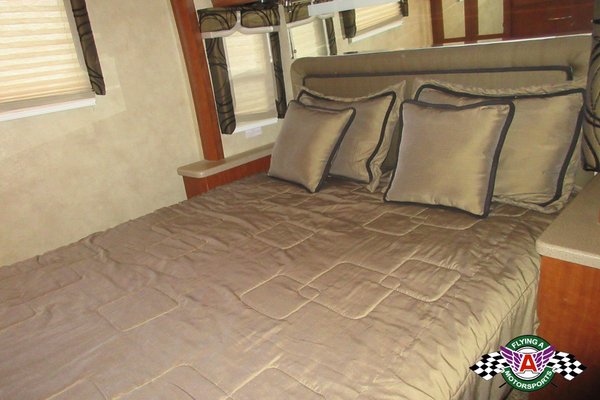 2011 Thor Motor Coach Serrano Motorhome