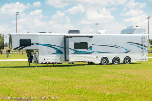 2019 Sundowner 2486SGM - 44' Toy Hauler for Sale $76,900