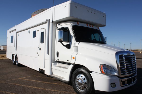 2013 Showhauler Two Full Baths Bunk Beds Motorhome