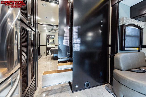 2021 RENEGADE BUNK MODEL / 2 BATH COACH