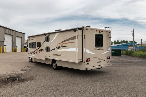 Used 2018 Winnebago Minnie Winnie 31G bunkhouse class C moto for Sale $66,990