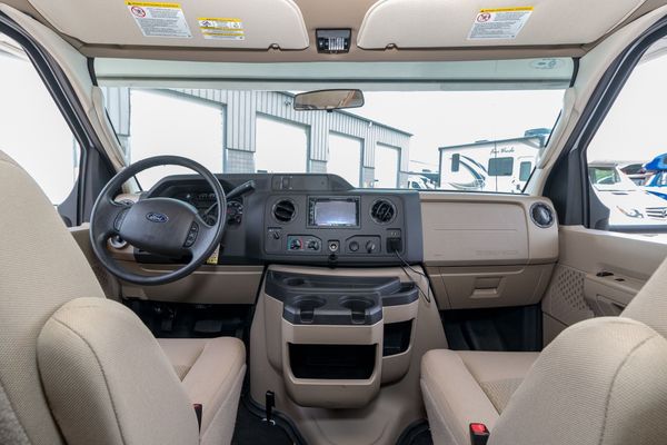 Used 2018 Winnebago Minnie Winnie 31G bunkhouse class C moto for Sale $66,990