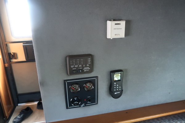 1999 FL70, 2003 RENEGADE ITX40 LIFTGATE for Sale $80,000