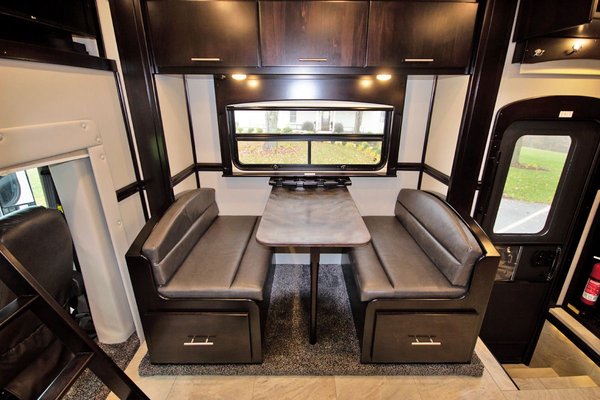 2017 Renegade 1700DS Sportdeck Toterhome