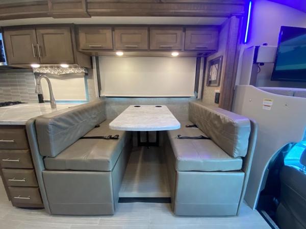 2022 Thor Motor Coach Magnitude RS36 4x4!