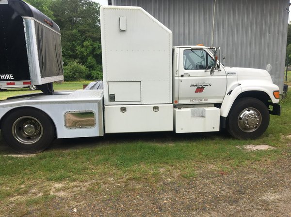 1998 Ford F800 Toter for Sale $25,000