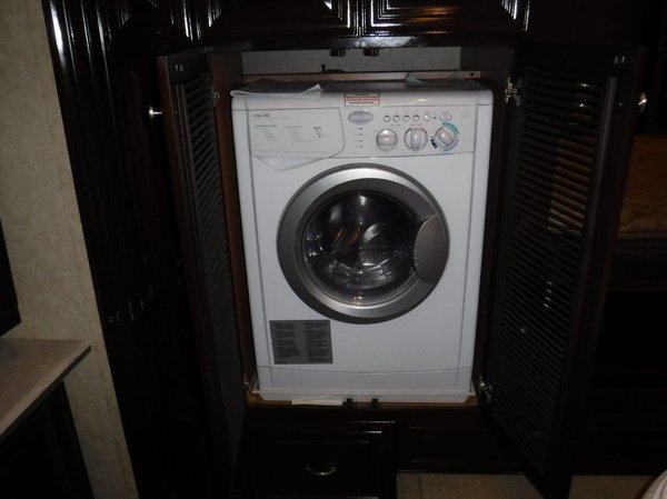2010 NEWMAR KINGAIRE
