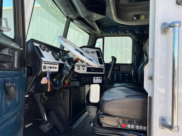2002 K&C Conversions toterhome on Freightliner chassis  for Sale $82,000 
