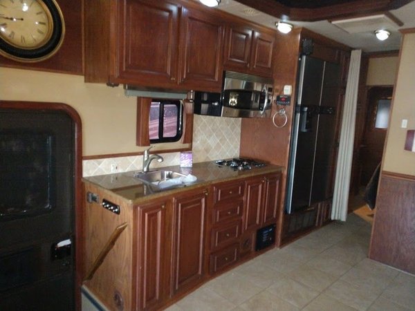 2007 Silver Crown Motorgarage 2-Slides Queen Bed Full Body P for Sale $179,900