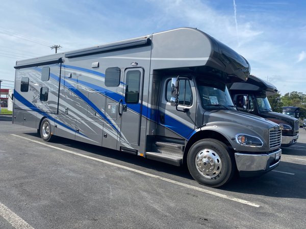 2021 Renegade Valencia 38BB