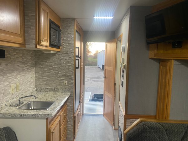 2001 FREIGHTLINER FL70 UNITED EXPRESSLINE 14' TOTER for Sale $100,000