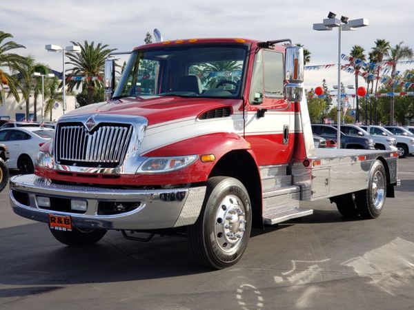 Freightliner 4x4 Quad Cab - automatic trans - low miles