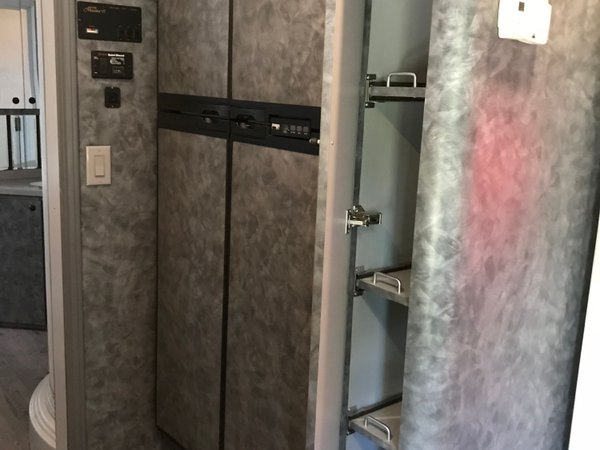 2007 60 SERIES DETROIT  43’ Motor coach for Sale $130