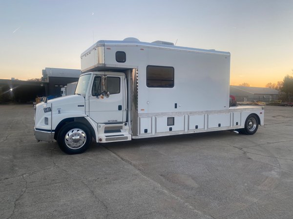 2001 FREIGHTLINER FL70 UNITED EXPRESSLINE 14' TOTER for Sale $100,000