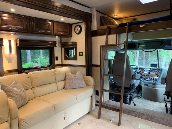 2017 Show Hauler Conversions Show Hauler 45GS for Sale $319,988