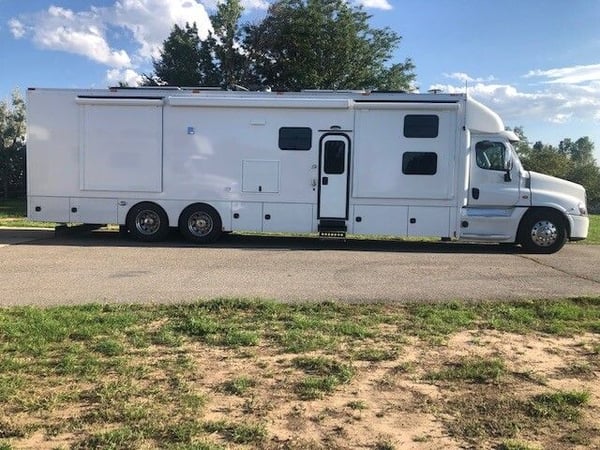 Renegade 45' motorhome with bunks  for Sale $420,000 