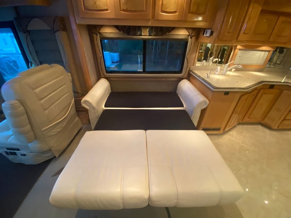 2004 Beaver Marquis Sapphire 45ft Class A Diesel Pusher  for Sale $110,000 