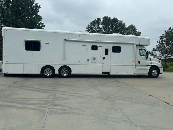 2014 Showhauler  for Sale $320,000 