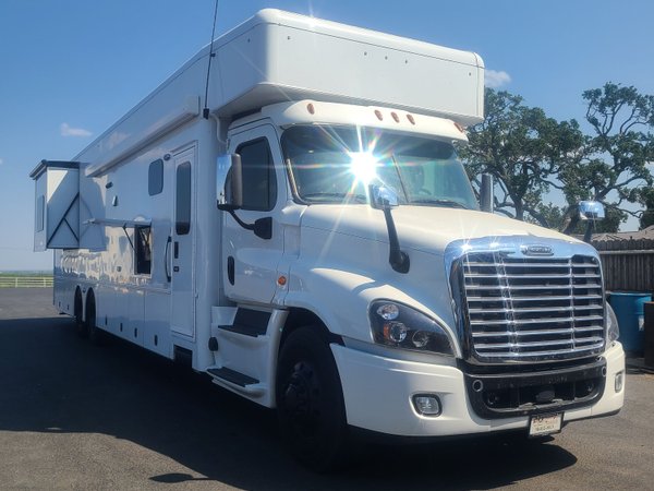 2020 Show Hauler Motorhome   for Sale $450,000 