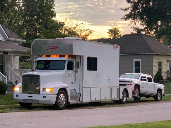 2001 Showhauler 15’ box,gooseneck, wheel lift toterhome  for Sale $79,500 