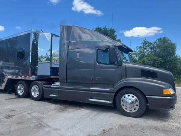 2001 Volvo Semi and 2004 Omaha Liftgate Trailer