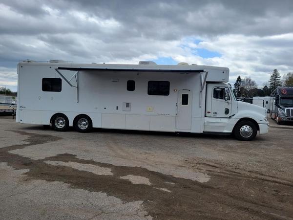2003 Showhauler 44' motorhome