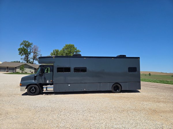 Freightliner toterhome   for Sale $88,900 