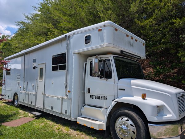 Low Mileage 2001 United Specialties Toterhome   for Sale $69,000 
