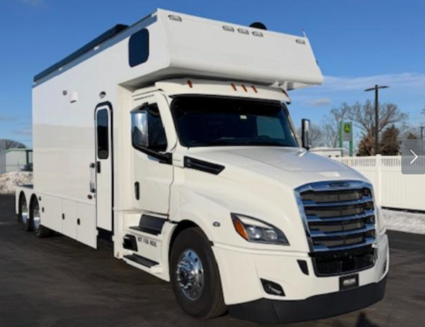 2024 Renegade Slide Out Cascadia 