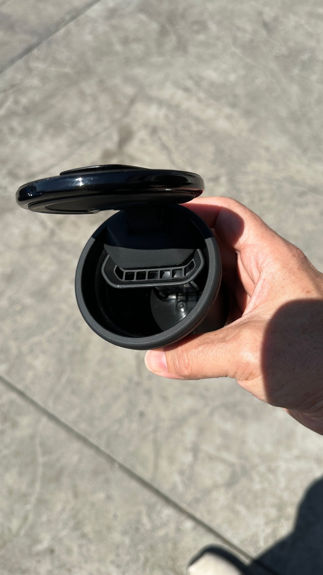 This thing is useless even as a coin holder.  Dont add it even for free folks!