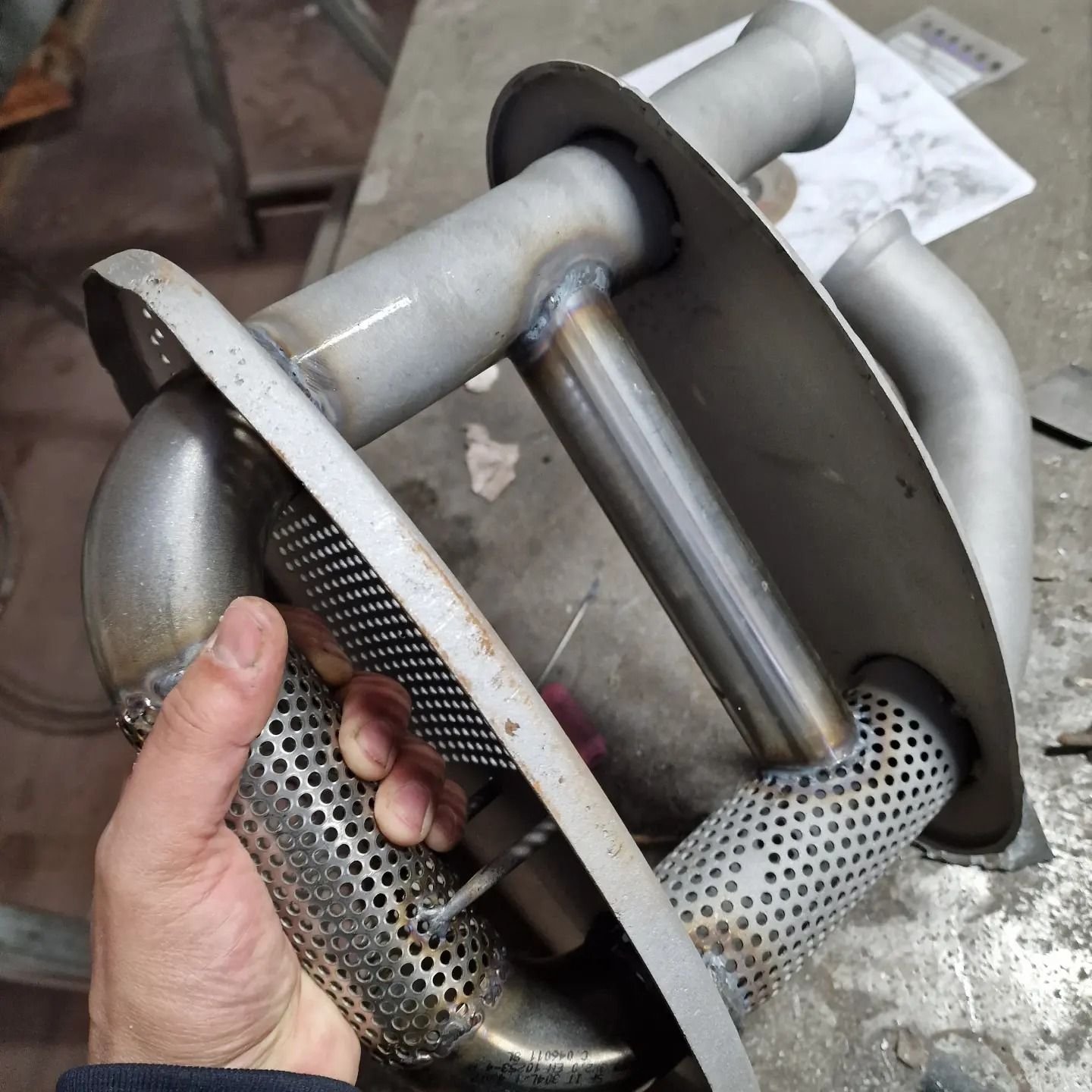 here the final set-up, with larger diameter bypass and the turbo style mod to enhance the gas flow