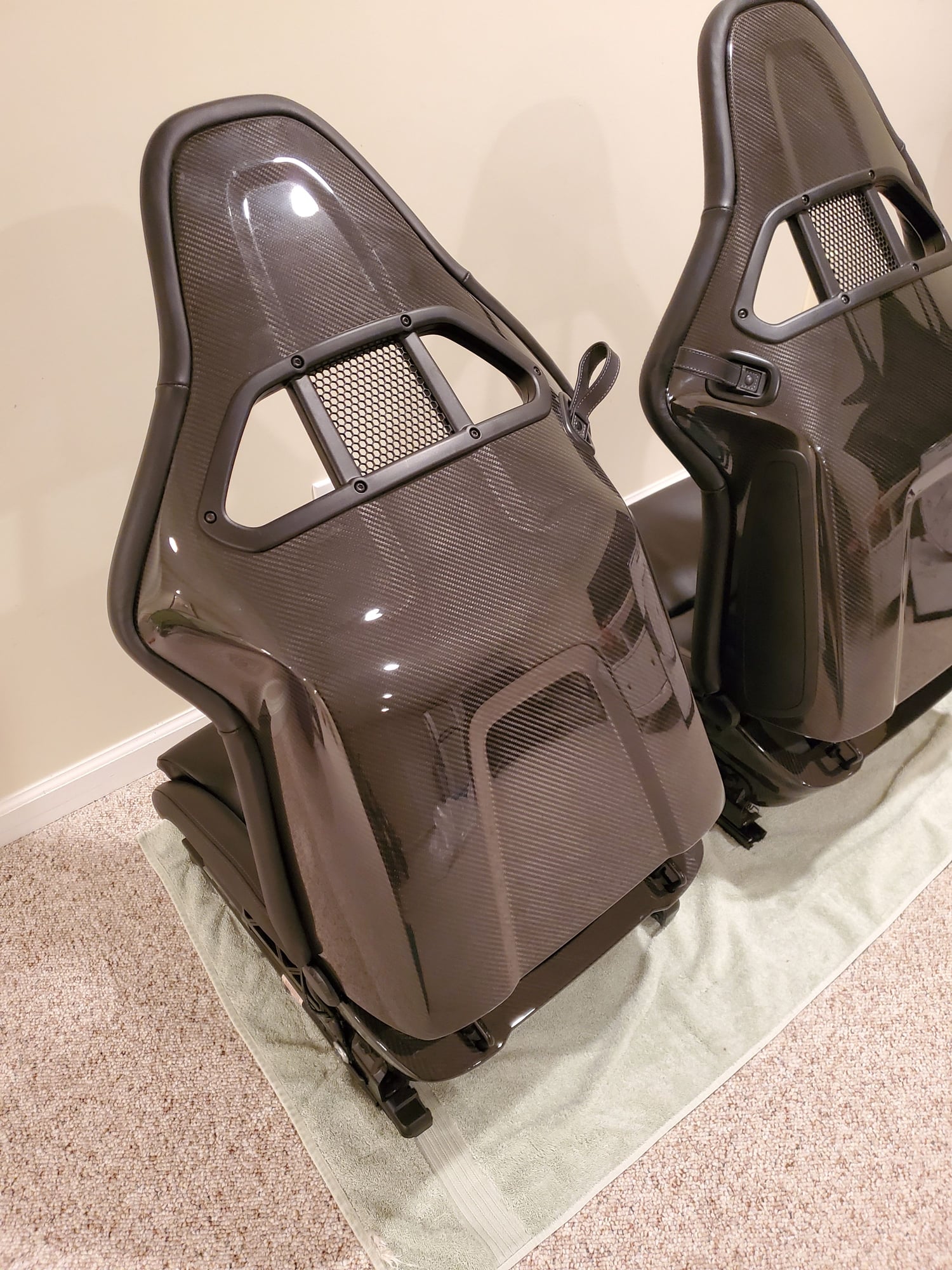 Interior/Upholstery - 997 Carbon Fiber Lightweight Bucket Seats - Black with Porsche Crest in Headrest - Used - 0  All Models - Newark, DE 19711, United States